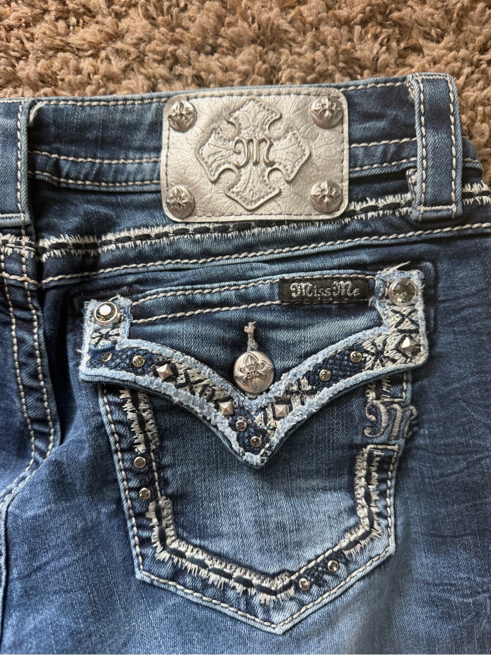 Miss Me Signature Bootcut Embellished Jeans Medium Wash Size 30 - Picture 2 of 9